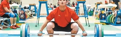 开云体育官方网站-从被“托举”到“托举”别人（体坛新力量）|何岳基|挺举|石智勇|举重亚锦赛|举重_新浪体育_新浪新闻